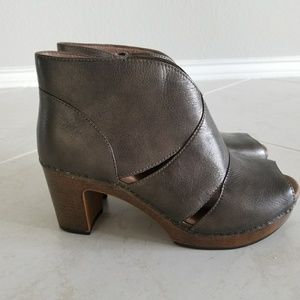 [SOLD]Dansko Delphina Ankle Boots Size 40